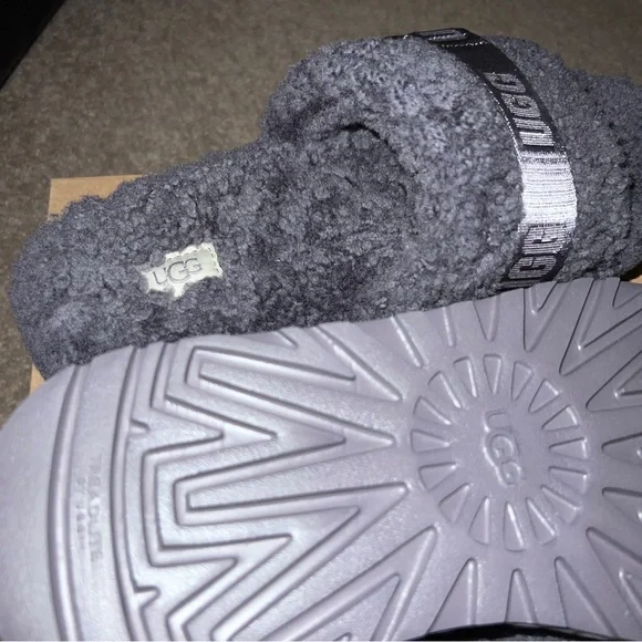 UGG Fluffita - Picture 7 of 11